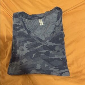 Athleta camo soft tshirt